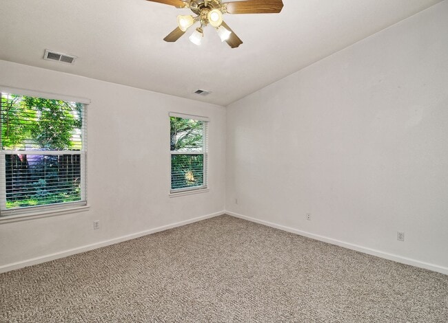 Building Photo - 598 Garnet Dr