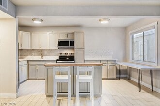 Building Photo - 304 Orland St