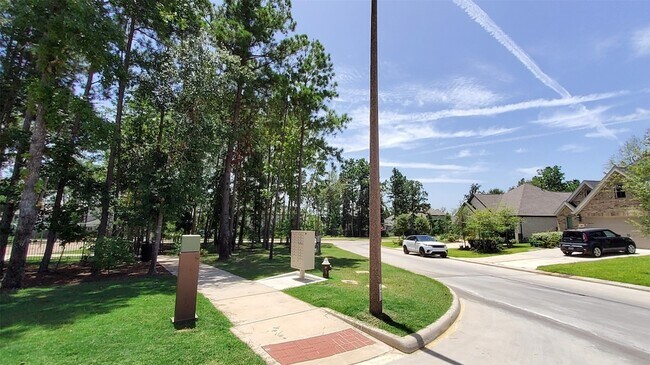 Building Photo - 305 Rise Ln