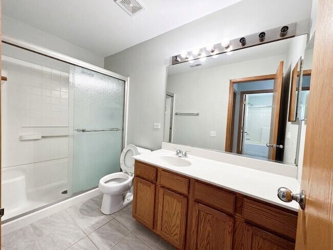 Building Photo - 2943 Stonewater Dr
