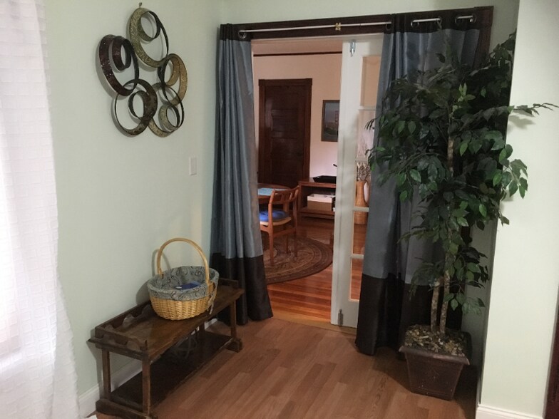 Building Photo - 39 Outlook Ave