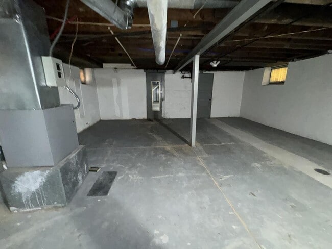 Building Photo - 5741 Floy Ave