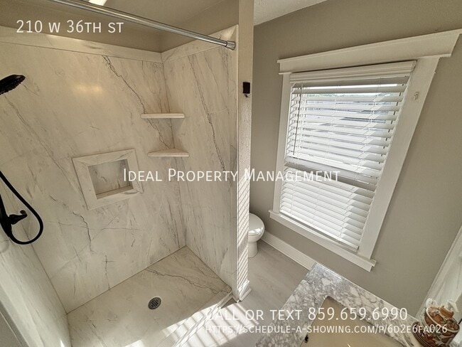 Building Photo - 210 W 36th St