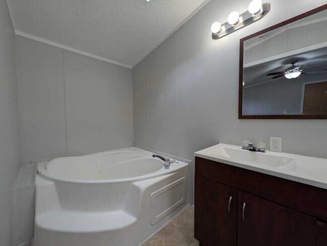 Building Photo - 52224 Quaker Hill Ln