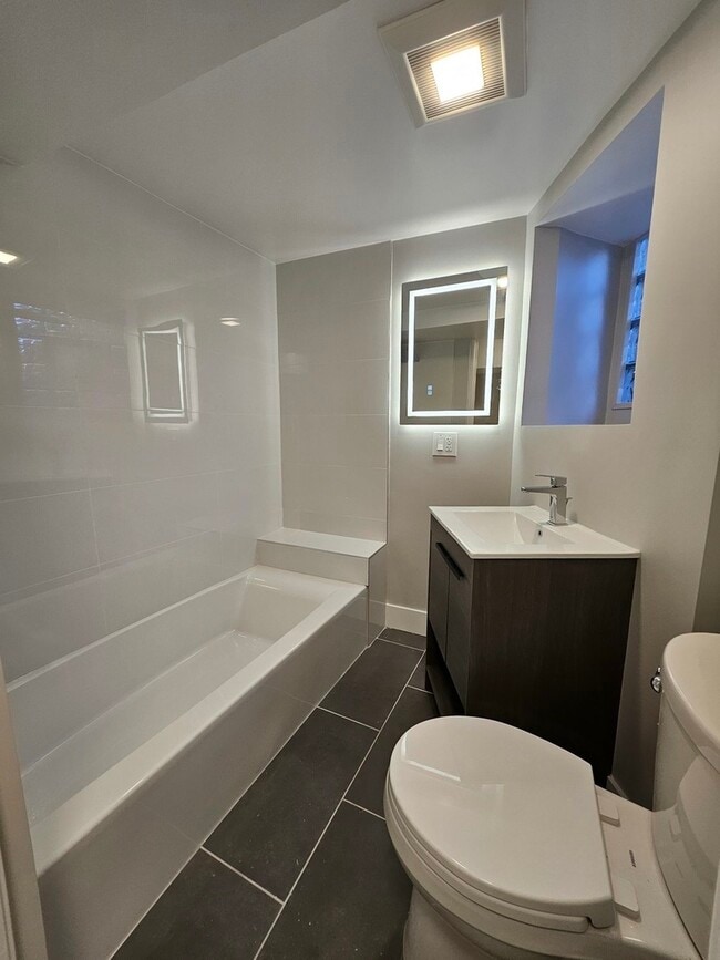 Building Photo - 901 N Francisco Ave