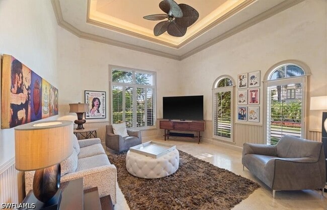 Building Photo - 550 21st Ave S