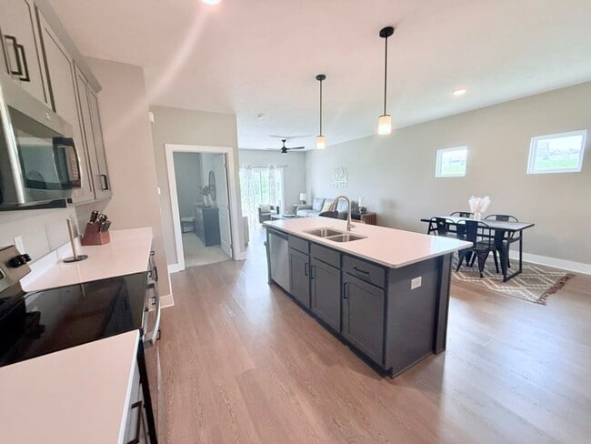 Building Photo - Gretna Rental!