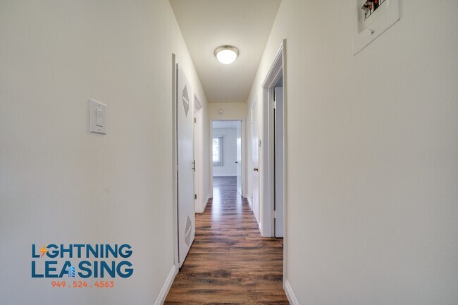 Building Photo - 1060 S Stanley Ave