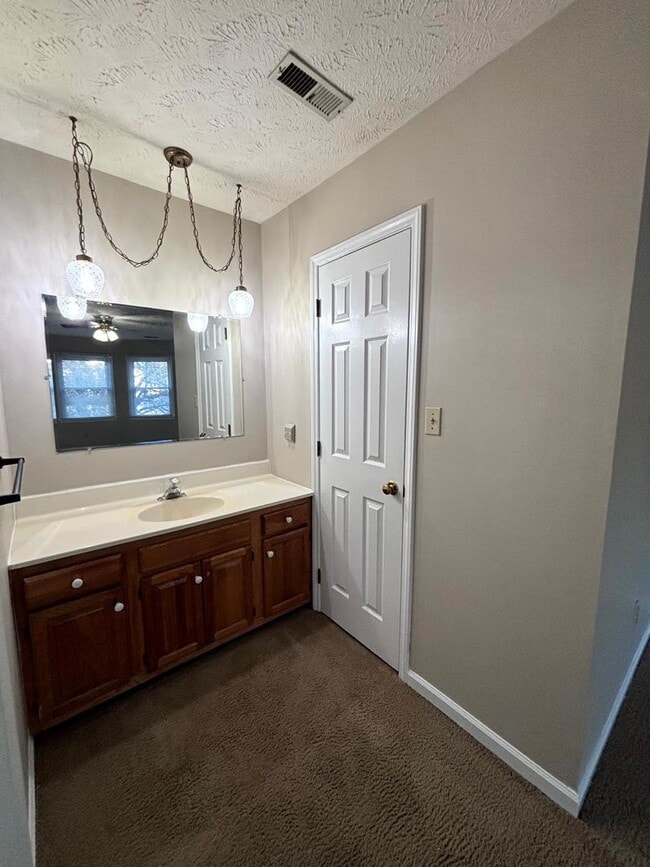 Building Photo - 1547 Londonderry Pl