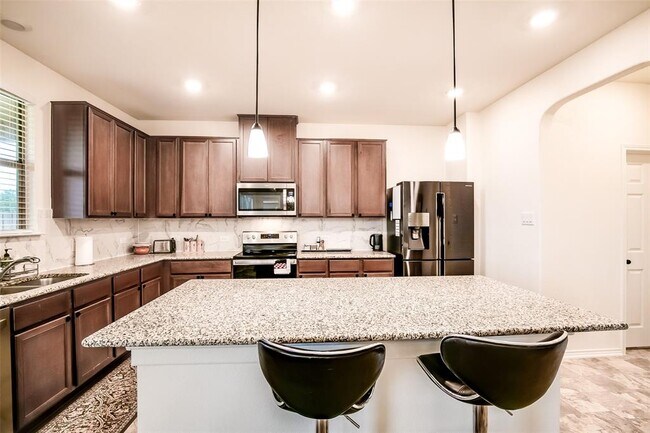 Building Photo - 1924 Stringer Pass