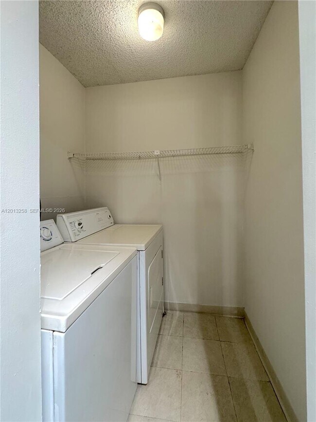 Building Photo - 1281 SW 46th Ave