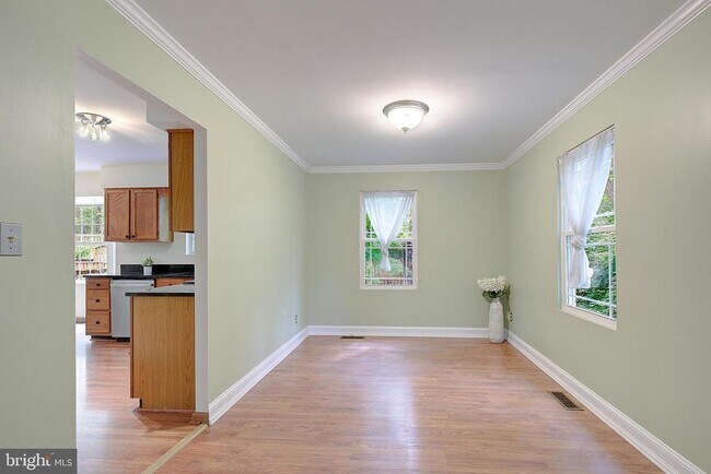 Building Photo - 48 Radcliffe Dr