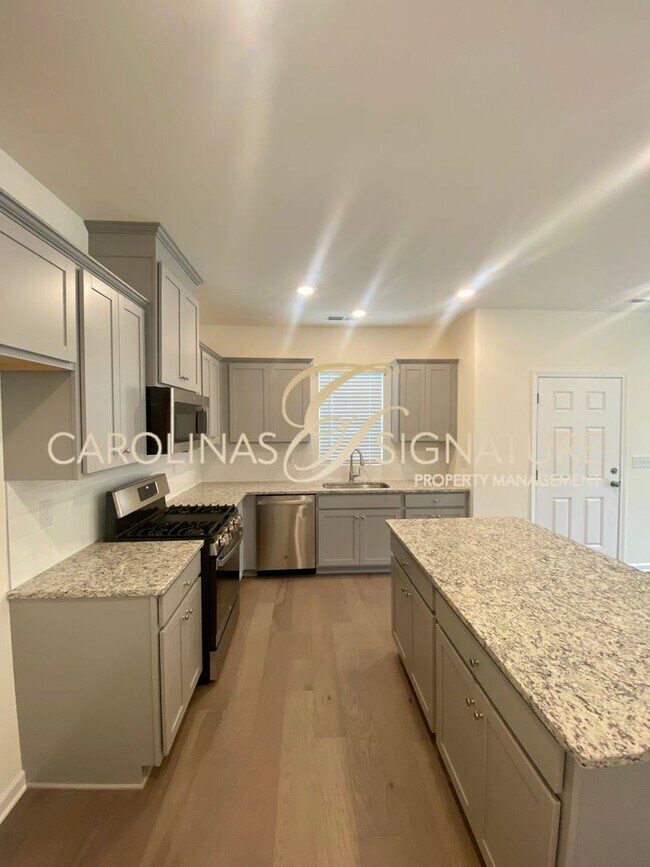 Building Photo - End Unit, 3BR/2.5BA Townhome in Piper Landing