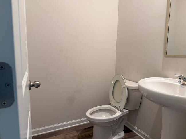 Building Photo - Spacious 3BR Townhome in Lawrenceville