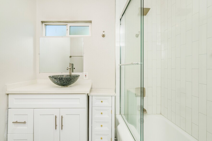 Building Photo - 6714 Amigo Ave