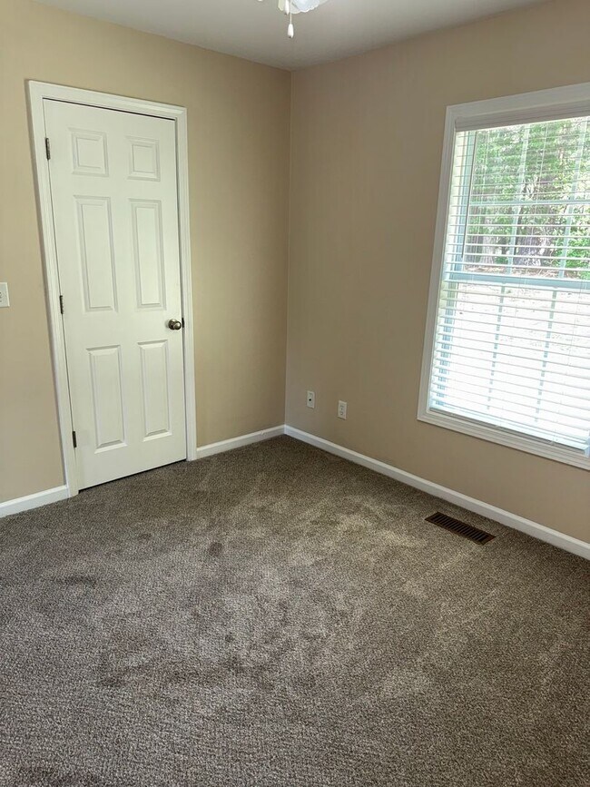 Building Photo - Newly Renovated 3-bedroom, 2 Bath Home with 1 Acre Lot!