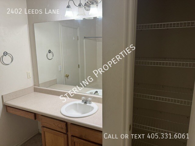 Building Photo - 2402 Leeds Ln