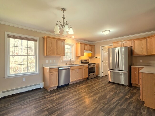 Building Photo - 4 Rock Point Rd