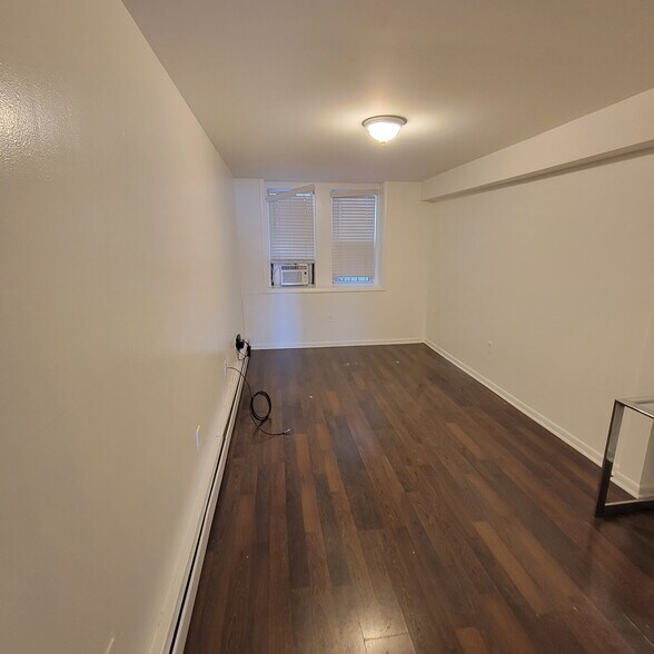 Building Photo - 1306 Manhattan Ave