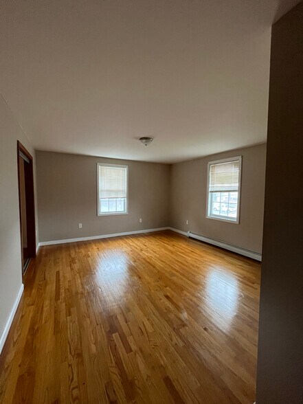 Building Photo - 26 Moore St