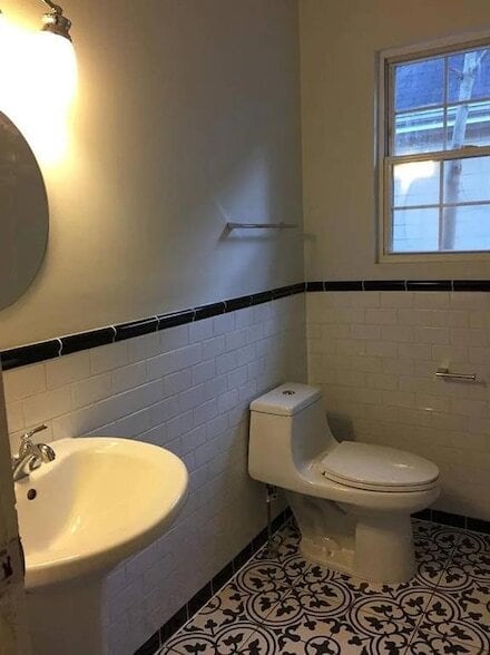 Building Photo - 652 S Evelyn Pl NW