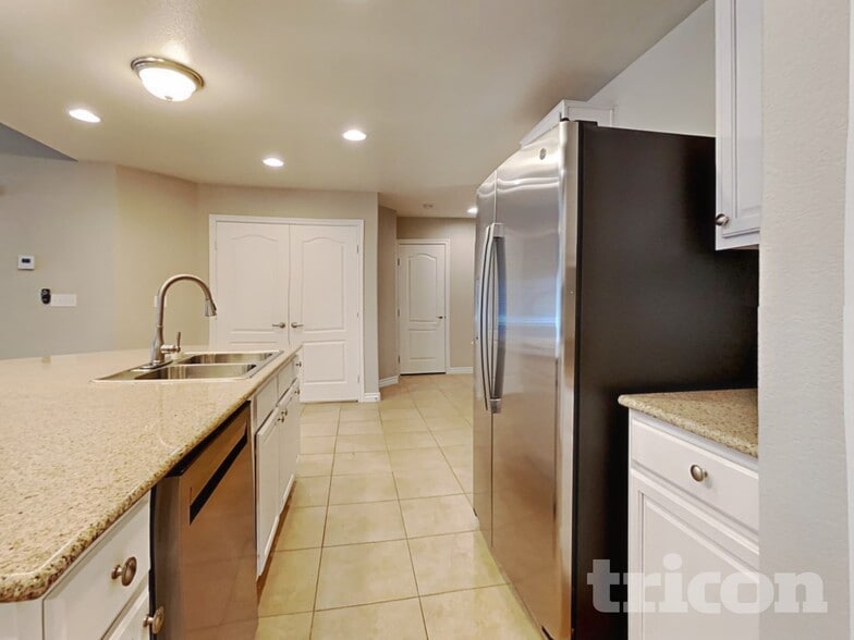 Building Photo - 437 Orchid Oasis Ave