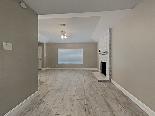 Building Photo - 14020 Schroeder Rd