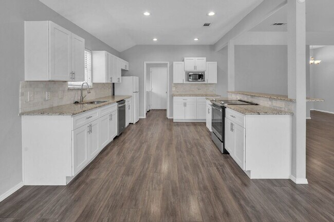 Building Photo - 691 Montana Ct N
