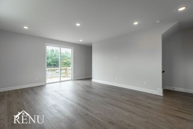 Building Photo - 5610 Sofias Cir