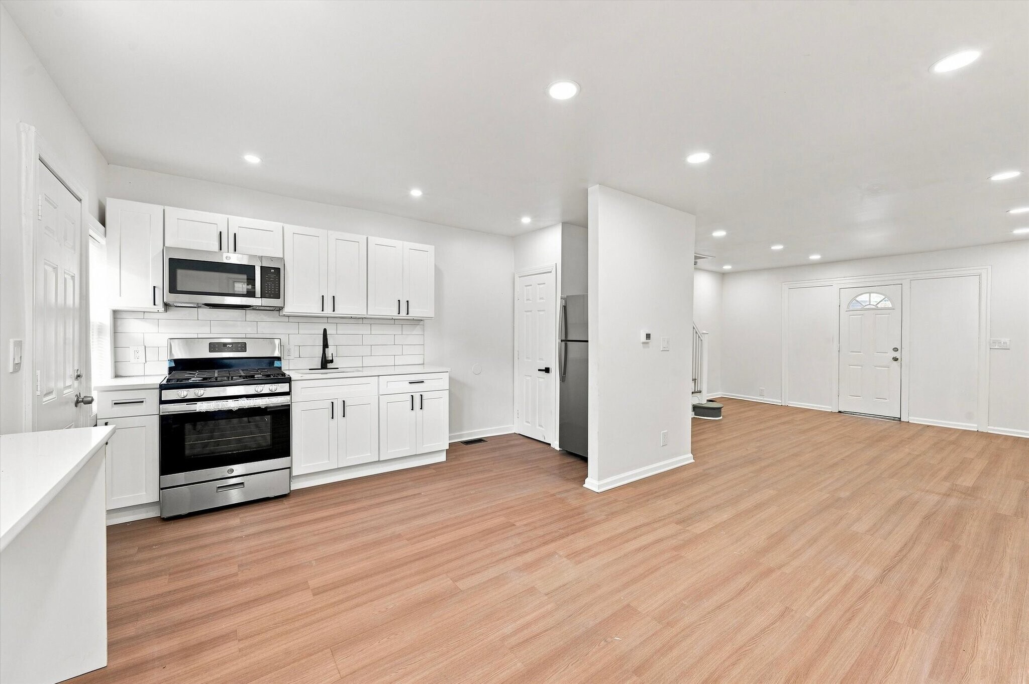 Building Photo - 6711 Linmore Ave
