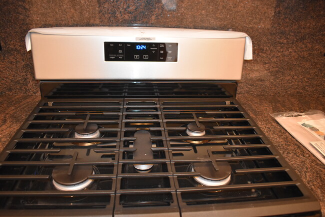 5 burner Self-cleaning Stove - 95 Sherman Ave