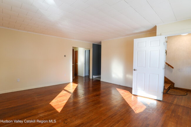 Building Photo - 156 Lampman Ave