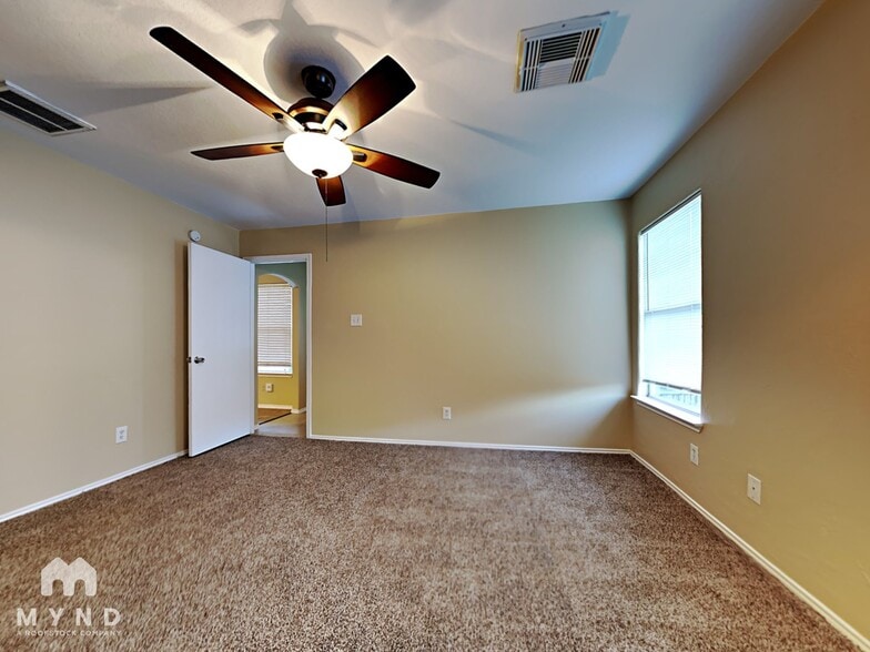 Building Photo - 635 Ashlen Dr