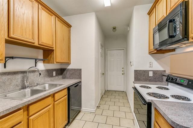 Building Photo - 6107 Gaston Ave