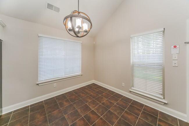 Building Photo - 5706 Bedford Loop W