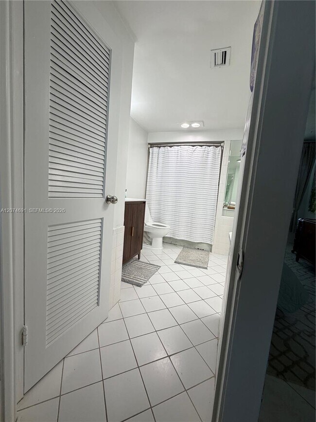 Building Photo - 3111 N Ocean Dr