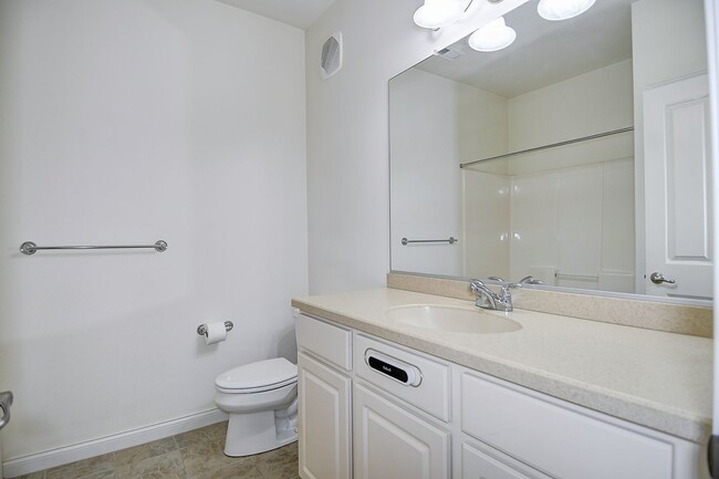 Building Photo - FOR RENT - NORFOLK!