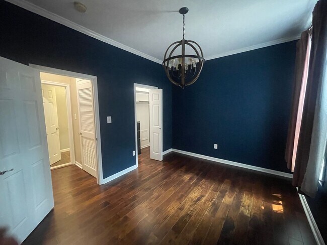 Building Photo - Dupont Circle 2-level Condo at The Cygnet. 1 Bed/1 Full Bath, Fireplace and Modern Kitchen