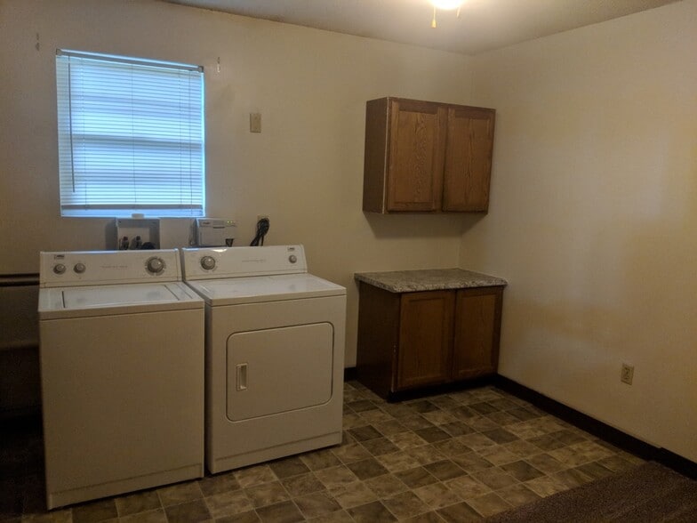 Building Photo - 708 W 12th St