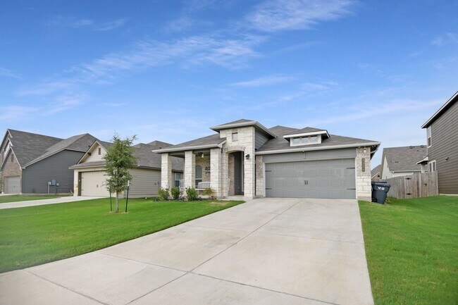 Building Photo - 3/2 in MIDWAY ISD!!