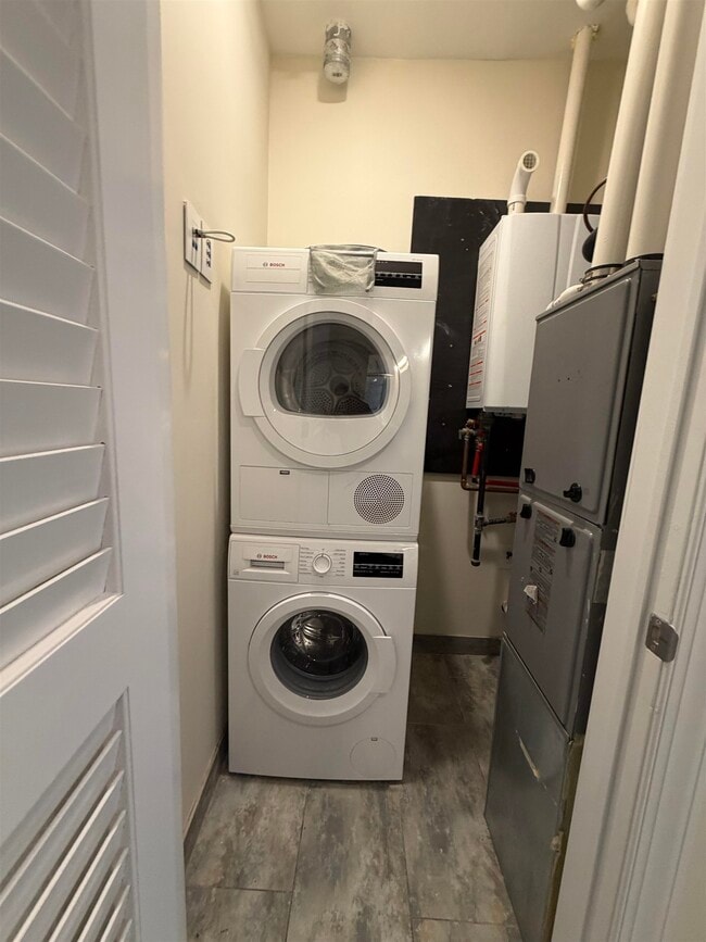 Building Photo - 84 Van Wagenen Ave