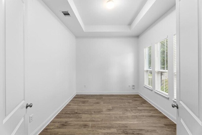 Building Photo - 5209 Mandevilla Dr