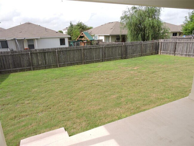 Building Photo - 912 Washburn Dr