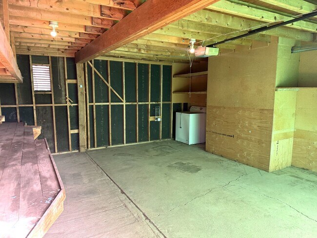 Building Photo - 2425 Mountain Rd NW