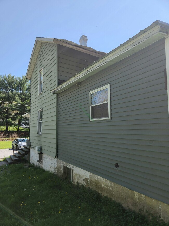 Building Photo - 701 Mino Dr