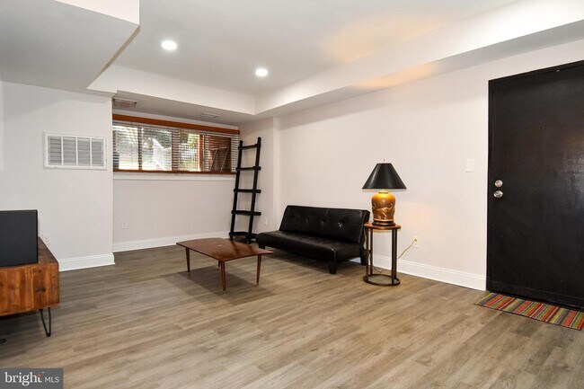 Primary Photo - 53 Skyhill Rd
