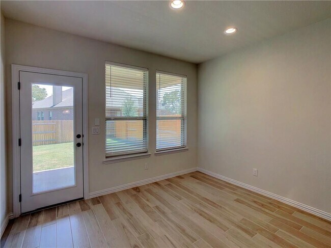 Building Photo - 2304 La Mirada St