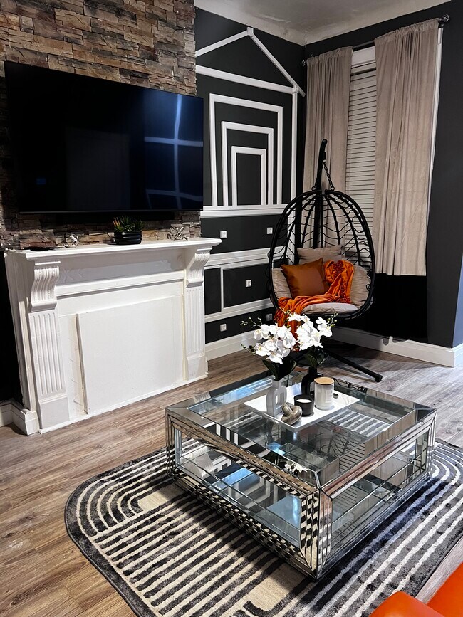 Building Photo - 2832 Stanton Ave