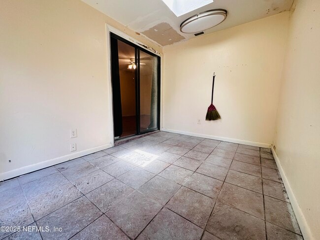 Building Photo - 4835 Kingsmeadow Ln