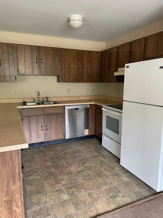 Building Photo - Available Now! 2 bedroom 2 bathroom condo in the heart of O'Fallon MO